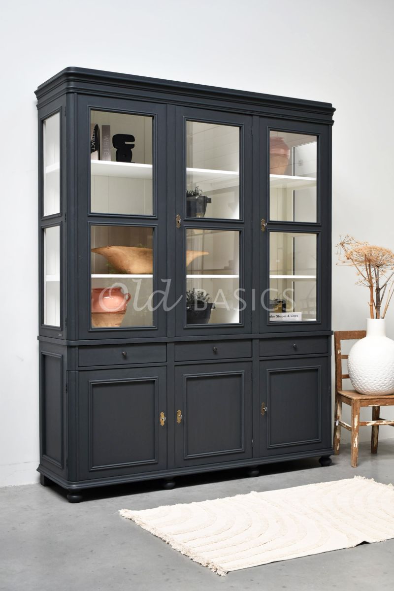Detail van Vitrinekast Amiens, 3 deuren, RAL7021, grijs, zwart, materiaal hout